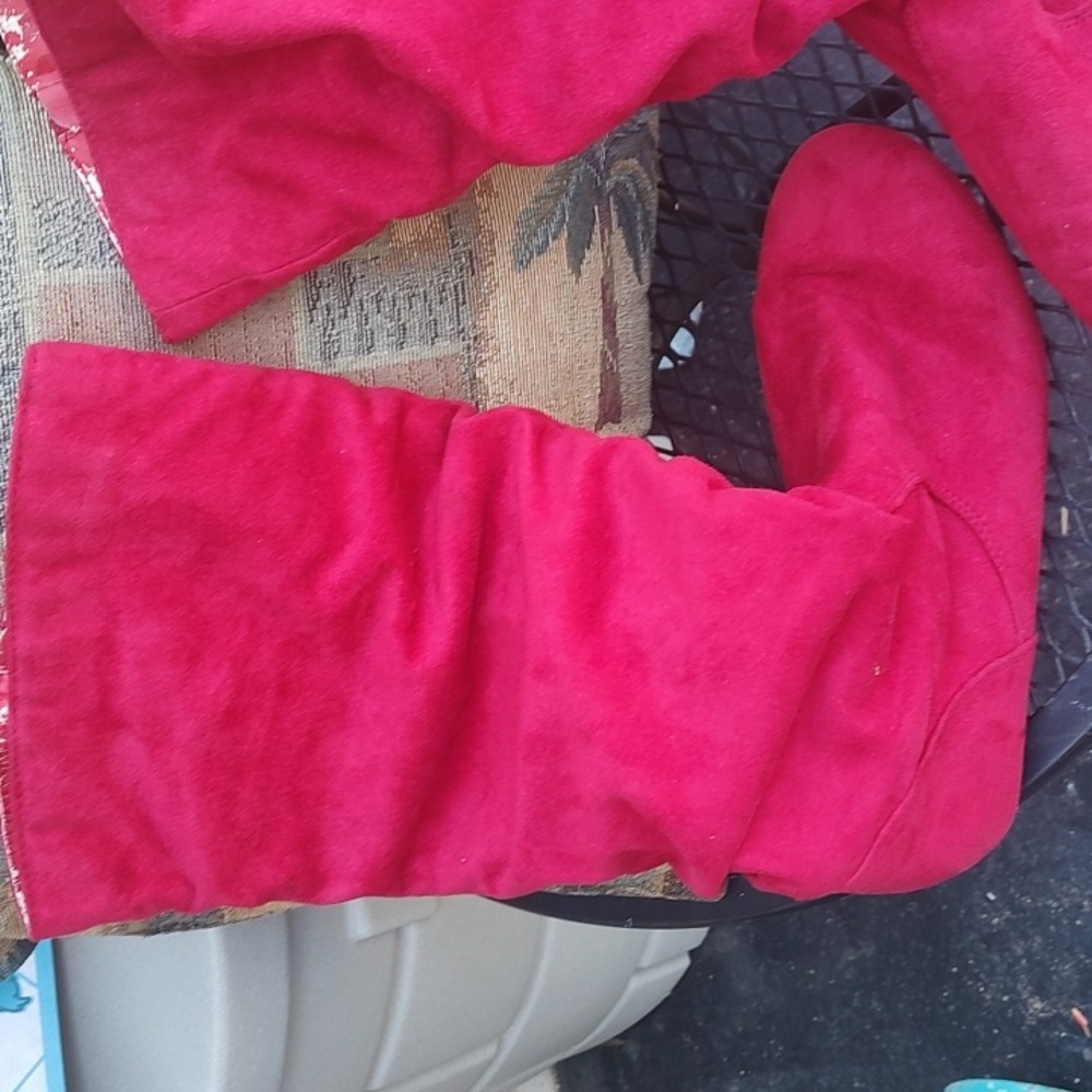 Red Boots - Picture 6 of 10